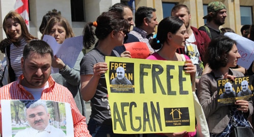 Жители Тбилиси требовали от&nbsp;властей Азербайджана освободить Афгана Мухтарлы. Фото Инны Кукуджановой для &laquo;Кавказского узла&raquo;