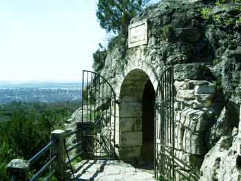 Грот Лермонтова, фото с сайта http://mycity62.narod.ru/ Грот Лермонтова, фото с сайта http://mycity62.narod.ru/