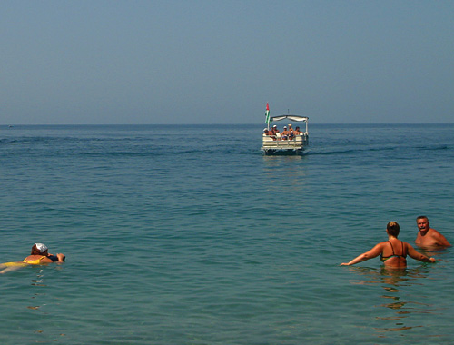 На пляже Гагры. 10 августа 2010 года. Фото "Кавказского узла"