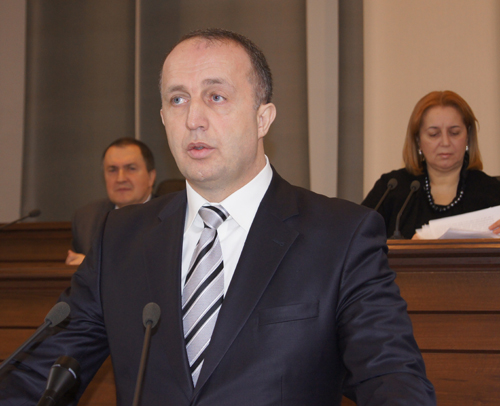 Заместитель председателя правительства Северной Осетии Рафаэль Беликов на заседании парламента Северной Осетии, посвященном фермерскому движению. Владикавказ, 24 февраля 2011 г. Фото "Кавказского узла". Заместитель председателя правительства Северной Осетии Рафаэль Беликов на заседании парламента Северной Осетии, посвященном фермерскому движению. Владикавказ, 24 февраля 2011 г. Фото "Кавказского узла".