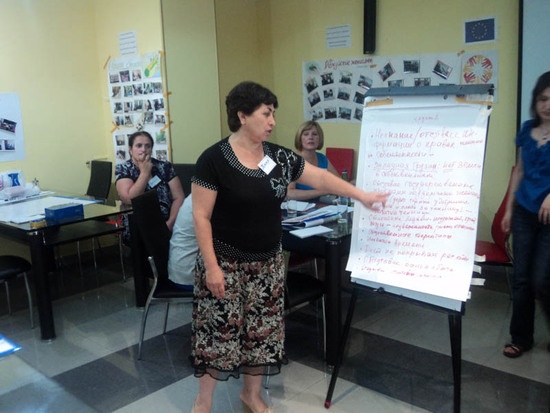 Презентует работу Кнара.