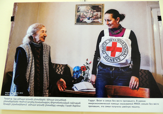 Гадрут. Визит сотрудницы МККК в семью без вести пропавшего. Гадрут. Визит сотрудницы МККК в семью без вести пропавшего.