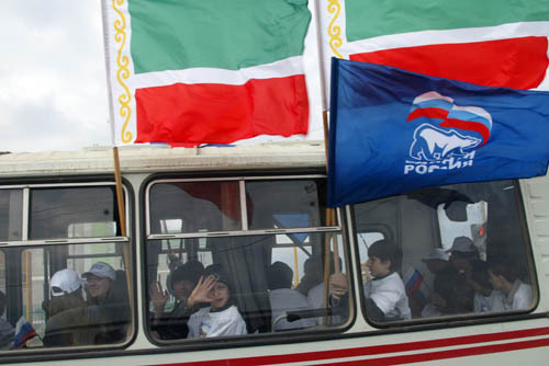 Торжественная инаугурация третьего президента Чечни Рамзана Кадырова в Гудурмесе, 2007 год. Фото с сайта www.chechnyafree.ru Торжественная инаугурация третьего президента Чечни Рамзана Кадырова в Гудурмесе, 2007 год. Фото с сайта www.chechnyafree.ru