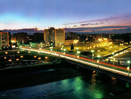 Владикавказ, набережная Терека, Чугунный мост. Фото с сайта http://gallery.darial-online.ru Владикавказ, набережная Терека, Чугунный мост. Фото с сайта http://gallery.darial-online.ru