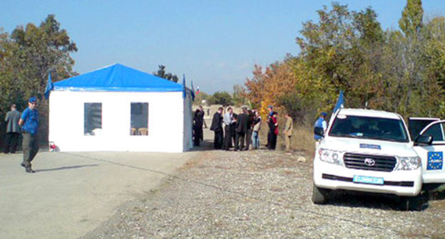 Грузия, Эргнети. Одна из предыдущих встреч по предотвращению инцидентов в зоне конфликта Южной Осетии и Грузии. Ноябрь 2009 г. Фото: Эхо Кавказа, http://www.ekhokavkaza.com 