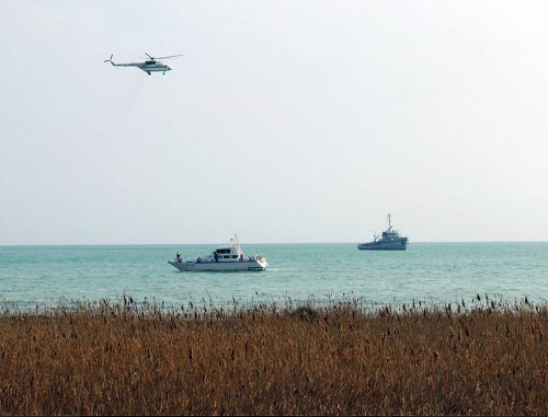 Поиски на месте падения военно-транспортного вертолета Ми-17 в Каспийском море. Азербайджан, Баку, поселок Шихово, 11 февраля 2013 г. Фото: http://www.azertag.com Поиски на месте падения военно-транспортного вертолета Ми-17 в Каспийском море. Азербайджан, Баку, поселок Шихово, 11 февраля 2013 г. Фото: http://www.azertag.com
