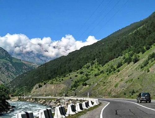 Транскавказская автомагистраль. Северная Осетия. Фото http://osetia.kvaisa.ru/ Транскавказская автомагистраль. Северная Осетия. Фото http://osetia.kvaisa.ru/