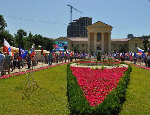 Сочи, 12 июня 2013 г. Праздничные мероприятия в честь дня России. Фото Якова Никифорова, http://maks-portal.ru Сочи, 12 июня 2013 г. Праздничные мероприятия в честь дня России. Фото Якова Никифорова, http://maks-portal.ru