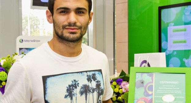 Арсен Галстян, олимпийский чемпион по дзюдо, 10-миллионный абонент Кавказского филиала ОАО «МегаФон». Фото предоставлено Кавказским филиалом ОАО "Мегафон" 

