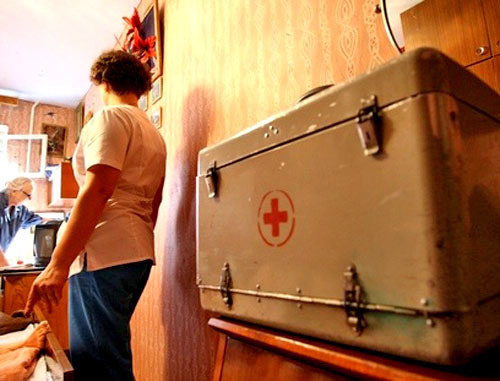 Сотрудник "Скорой помощи". Фото: Геннадий Аносов / Югополис Сотрудник "Скорой помощи". Фото: Геннадий Аносов / Югополис