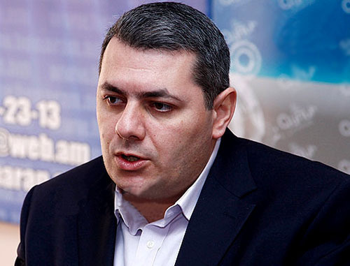 Заместитель председателя института "Кавказ", политолог Сергей Минасян. Фото: PanARMENIAN Photo/ 
Varo Rafayelyan