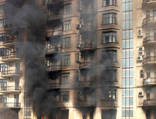 Пожар в ТЦ "Сахил". Баку, 12 марта 2014 г. Фото Азиза Каримова для "Кавказского узла" Пожар в ТЦ "Сахил". Баку, 12 марта 2014 г. Фото Азиза Каримова для "Кавказского узла"