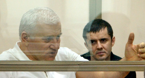 Саид Амиров (слева) и Юсуп Джапаров в зале суда. Ростов-на-Дону, май 2014 г. Фото Олега Пчелова для "Кавказского узла"
