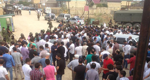 Фото предоставлено очевидцем задержаний в мечети в Дербенте Фото предоставлено очевидцем задержаний в мечети в Дербенте