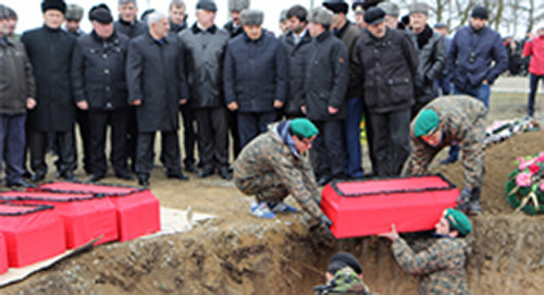 Перезахоронение останков 32 солдат Красной Армии, погибших в годы Великой Отечественной войны в боях с немецкими войсками. Фото: http://chechnya.gov.ru/pics/vov_12_2014.jpg Перезахоронение останков 32 солдат Красной Армии, погибших в годы Великой Отечественной войны в боях с немецкими войсками. Фото: http://chechnya.gov.ru/pics/vov_12_2014.jpg