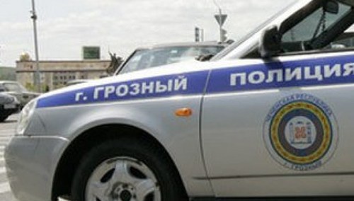 Автомобиль полции Грозного. Фото: http://gazetavv.com/news/policy/28860-mvd-chechni-ulichili-v-razdache-boevogo-oruzhiya.html