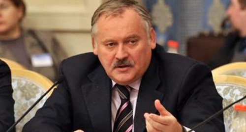 Константин Затулин. Фото: http://sevnovosti.ru/main/policy/7684-zatulin-s-uvazheniem-otnositsya-k-kolesnichenko-no-mnogoe-budet-zaviset-ot-nego-i-ego-odnopartiycev.html Константин Затулин. Фото: http://sevnovosti.ru/main/policy/7684-zatulin-s-uvazheniem-otnositsya-k-kolesnichenko-no-mnogoe-budet-zaviset-ot-nego-i-ego-odnopartiycev.html