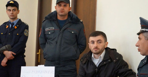 Активист Айк Кюрегян в зале суда. Фото http://hetq.am/ Активист Айк Кюрегян в зале суда. Фото http://hetq.am/