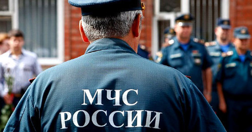 Сотрудник МЧС. Фото: Владимир Аносов. ЮГА.ру
