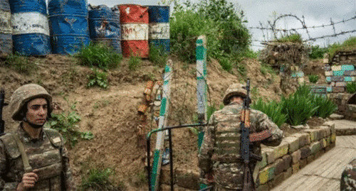 Передовая позиция. Фото: http://www.bbc.com/russian/rolling_news/2015/09/150926_rn_azerbaijan_armenia_casualties Передовая позиция. Фото: http://www.bbc.com/russian/rolling_news/2015/09/150926_rn_azerbaijan_armenia_casualties