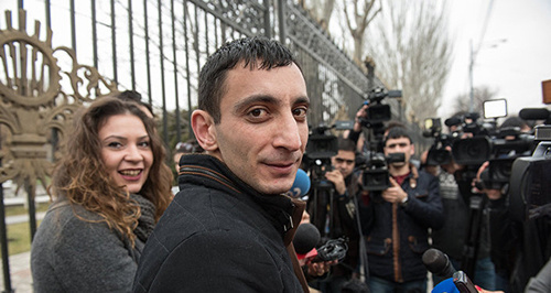 На митинге перед зданием НС РА журналисты и общественные активисты.23.02.2016 Фото:
Sputnik Армения, АСАТУР ЕСАЯНЦ http://sputnikarmenia.ru/armenia/20160223/2069766.html#ixzz413myPuhV На митинге перед зданием НС РА журналисты и общественные активисты.23.02.2016 Фото:
Sputnik Армения, АСАТУР ЕСАЯНЦ http://sputnikarmenia.ru/armenia/20160223/2069766.html#ixzz413myPuhV