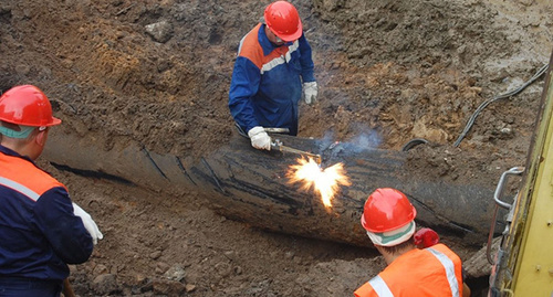 Аварийно-восстановительные работы на газопроводе. Фото: http://www.riadagestan.ru/news/disasters_and_catastrophes/bez_gaza_ostalis_chetyre_seleniya_v_suleyman_stalskom_rayone/ Аварийно-восстановительные работы на газопроводе. Фото: http://www.riadagestan.ru/news/disasters_and_catastrophes/bez_gaza_ostalis_chetyre_seleniya_v_suleyman_stalskom_rayone/