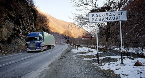 Движение грузового автотранспорта по Военно-Грузинской дороге. Фото: © Sputnik/ Александр Имедашвили, http://sputnik-georgia.ru/society/20160225/230355024.html Движение грузового автотранспорта по Военно-Грузинской дороге. Фото: © Sputnik/ Александр Имедашвили, http://sputnik-georgia.ru/society/20160225/230355024.html