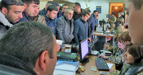 Регистрация добровольцев и учет военнообязанных в Степанакерте. Нагорный Карабах, 3 апреля 2016 г. Фото Алвард Григорян для "Кавказского узла" Регистрация добровольцев и учет военнообязанных в Степанакерте. Нагорный Карабах, 3 апреля 2016 г. Фото Алвард Григорян для "Кавказского узла"