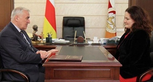 Леонид Тибилов и Гульнара Козаева. Фото: Sputnik-ossetia.ru Леонид Тибилов и Гульнара Козаева. Фото: Sputnik-ossetia.ru