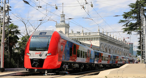Электропоезд "Ласточка". Фото: http://blogsochi.ru/content/na-marshrut-sochi-krasnodar-vyidet-dopolnitelnaya-lastochka Электропоезд "Ласточка". Фото: http://blogsochi.ru/content/na-marshrut-sochi-krasnodar-vyidet-dopolnitelnaya-lastochka