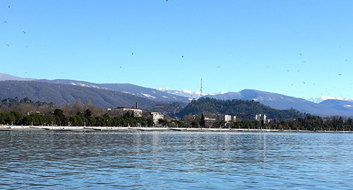 Побережье Абхазии. Фото: © Sputnik / Томас Тхайцук
 http://sputnik-abkhazia.ru/Abkhazia/20161021/1019722004/v-vyxodnye-dni-v-abxazii-osadkov-ne-budet.html