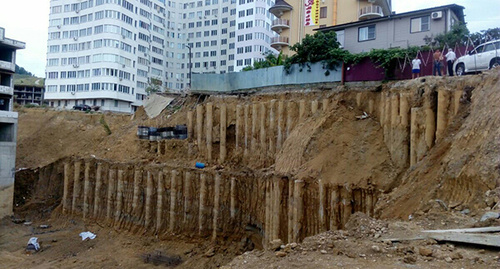 Фото Викторией Верниченко, жительницей дома № 286Б, 16.06.15, http://vesti-sochi.tv/proisshestvija/34331-opolzen-v-sochi-grozit-razrushit-zhiloj-dom Фото Викторией Верниченко, жительницей дома № 286Б, 16.06.15, http://vesti-sochi.tv/proisshestvija/34331-opolzen-v-sochi-grozit-razrushit-zhiloj-dom