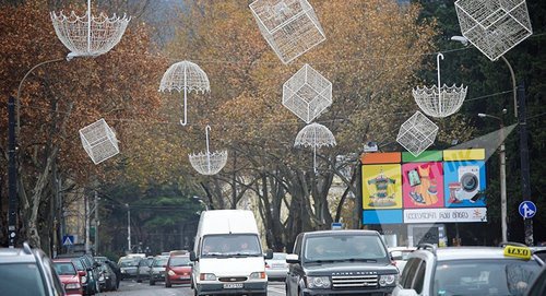 Новогодний Тбилиси. Фото © Sputnik / Alexander Imedashvili
http://sputnik-georgia.ru/economy/20161217/234230900/S-2017-goda-v-Gruzii-vyrastut-nalogi-na-sigarety-benzin-i-avtomobili.html