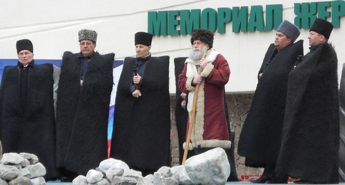 Участники акции памяти жертв депортации балкарцев. Нальчик, 8 марта 2017 года. Фото Людмилы Маратовой для "Кавказского узла". Участники акции памяти жертв депортации балкарцев. Нальчик, 8 марта 2017 года. Фото Людмилы Маратовой для "Кавказского узла".