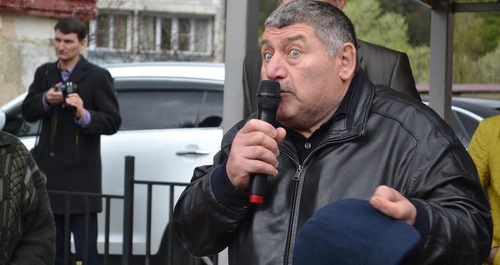Выступление участника митинга. Сочи, 9 апреля 2017 года. Фото Светланы Кравченко для "Кавказского узла" Выступление участника митинга. Сочи, 9 апреля 2017 года. Фото Светланы Кравченко для "Кавказского узла"