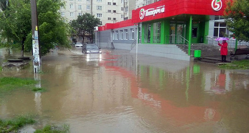 Подтопление в Невинномысске.  
Фото  http://bloknot-stavropol.ru/news/stavropole-idet-ko-dnu-voda-zataplivaet-ulitsy-gor