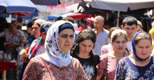 Накануне праздника Рамадан на центральном рынке Грозного. Фото Магомеда Магомедова для "Кавказского узла"