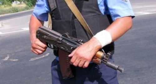 Автоматическое оружие. Фото http://bloknot-volgograd.ru/news/politseyskiy-poluchil-ranenie-v-golovu-pri-popytke-855013?sphrase_id=302004 Автоматическое оружие. Фото http://bloknot-volgograd.ru/news/politseyskiy-poluchil-ranenie-v-golovu-pri-popytke-855013?sphrase_id=302004