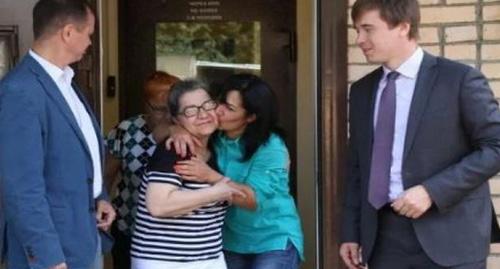 Встреча близкими Анник Кесян (вторая слева). Фото facebook.com/pavlov.svobodainfo Встреча близкими Анник Кесян (вторая слева). Фото facebook.com/pavlov.svobodainfo