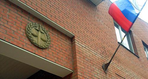 Флаг РФ на здании Гарнизонного военного суда в Ростове-на-Дону . Фото http://www.gvs.ros.sudrf.ru/ Флаг РФ на здании Гарнизонного военного суда в Ростове-на-Дону . Фото http://www.gvs.ros.sudrf.ru/