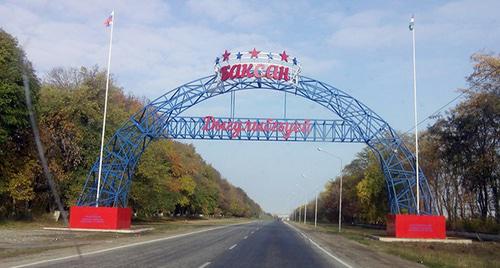 Въезд в Дугулубгей. Фото https://commons.wikimedia.org/wiki/File:Въезд_в_Дугулубгей.jpg Въезд в Дугулубгей. Фото https://commons.wikimedia.org/wiki/File:Въезд_в_Дугулубгей.jpg
