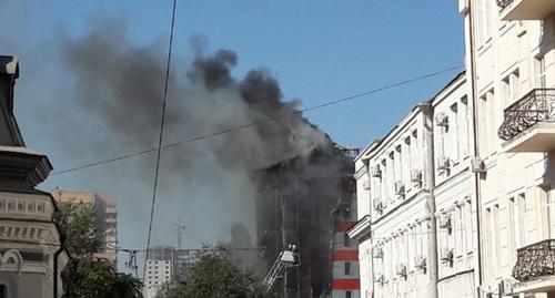 Пожар в 10-этажном здании гостиницы в центре Ростова-на-Дону по адресу: переулок Семашко, 50Б Фото http://bloknot-rostov.ru/news/mnogoetazhnyy-biznes-otel-obyat-ogromnym-plamenem--885482 Пожар в 10-этажном здании гостиницы в центре Ростова-на-Дону по адресу: переулок Семашко, 50Б Фото http://bloknot-rostov.ru/news/mnogoetazhnyy-biznes-otel-obyat-ogromnym-plamenem--885482