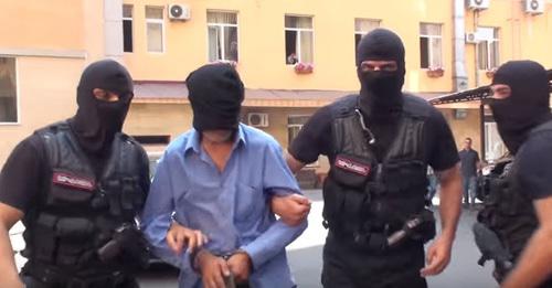 Задержание Рафика Хачатряна. Кадр из видео пользователя POLICE RA Vostikanutyun https://www.youtube.com/watch?v=vbaQmtzZPE4 Задержание Рафика Хачатряна. Кадр из видео пользователя POLICE RA Vostikanutyun https://www.youtube.com/watch?v=vbaQmtzZPE4