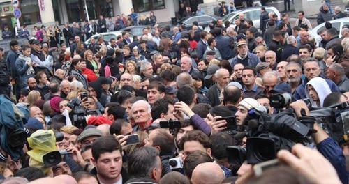 Акция протеста возле сакребуло. Тбилиси, 10 октября 2017 г. Фото Инны Кукуджановой для "Кавказского узла"
Акция протеста возле сакребуло. Тбилиси, 10 октября 2017 г. Фото Инны Кукуджановой для "Кавказского узла"