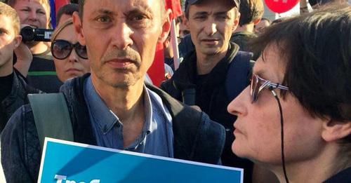 Леонид Санкин (слева) во время пикета 7 октября 2017 года. Фото Константина Волгина для "Кавказского узла" Леонид Санкин (слева) во время пикета 7 октября 2017 года. Фото Константина Волгина для "Кавказского узла"