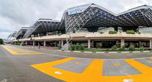 Международный аэропорт Сочи. Фото https://kuda-sochi.ru/place/mezhdunarodnyj-aeroport-sochi/ Международный аэропорт Сочи. Фото https://kuda-sochi.ru/place/mezhdunarodnyj-aeroport-sochi/