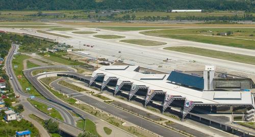 Аэропорт Сочи. Фото http://sadsha.ru/news/obschestvo-1/6645-v-aeroportu-sochi-vvodyatsya-dopolnitelnye-aviareysy-v-erevan.html Аэропорт Сочи. Фото http://sadsha.ru/news/obschestvo-1/6645-v-aeroportu-sochi-vvodyatsya-dopolnitelnye-aviareysy-v-erevan.html