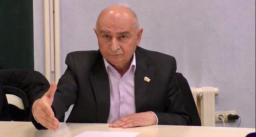 И.о. заместителя по лечебной части главврача Буйнакской городской больницы Магомедхан Дайтбеков. Фото: Патимат Махмудова для "Кавказского узла". И.о. заместителя по лечебной части главврача Буйнакской городской больницы Магомедхан Дайтбеков. Фото: Патимат Махмудова для "Кавказского узла".