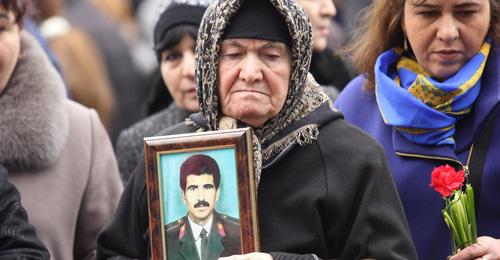 Акция памяти жертв Ходжалинской трагедии в Баку. 26 февраля 2018 года. Фото Азиза Каримова для "Кавказского узла" Акция памяти жертв Ходжалинской трагедии в Баку. 26 февраля 2018 года. Фото Азиза Каримова для "Кавказского узла"