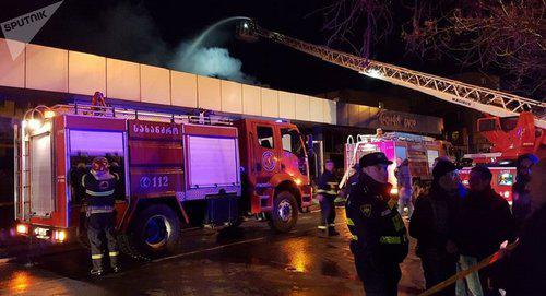 Пожар на рынке "Терги" Фото © Sputnik / Alexander Imedashvili
 https://sputnik-georgia.ru/incidents/20180227/239466325/V-centre-Tbilisi-gorit-rynok-dlja-tushenija-mobilizovano-35-mashin.html